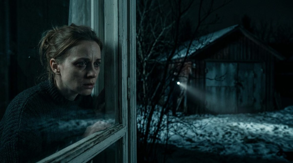 Женщина с фонариком ночью раскрывает пугающую тайну мужа. Напряженная семейная драма о материнской любви.